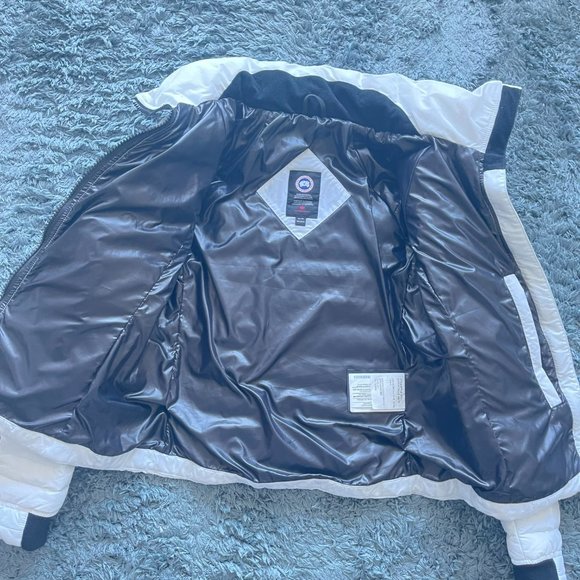 CANADA GOOSE Women's HyBridge® Base Down Jacket Matte Finish- SIZE XS - Picture 5 of 11